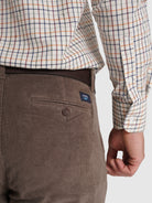 CALÇAS ALGODÃO CASTANHAS CLASSIC FIT MR. BLUE