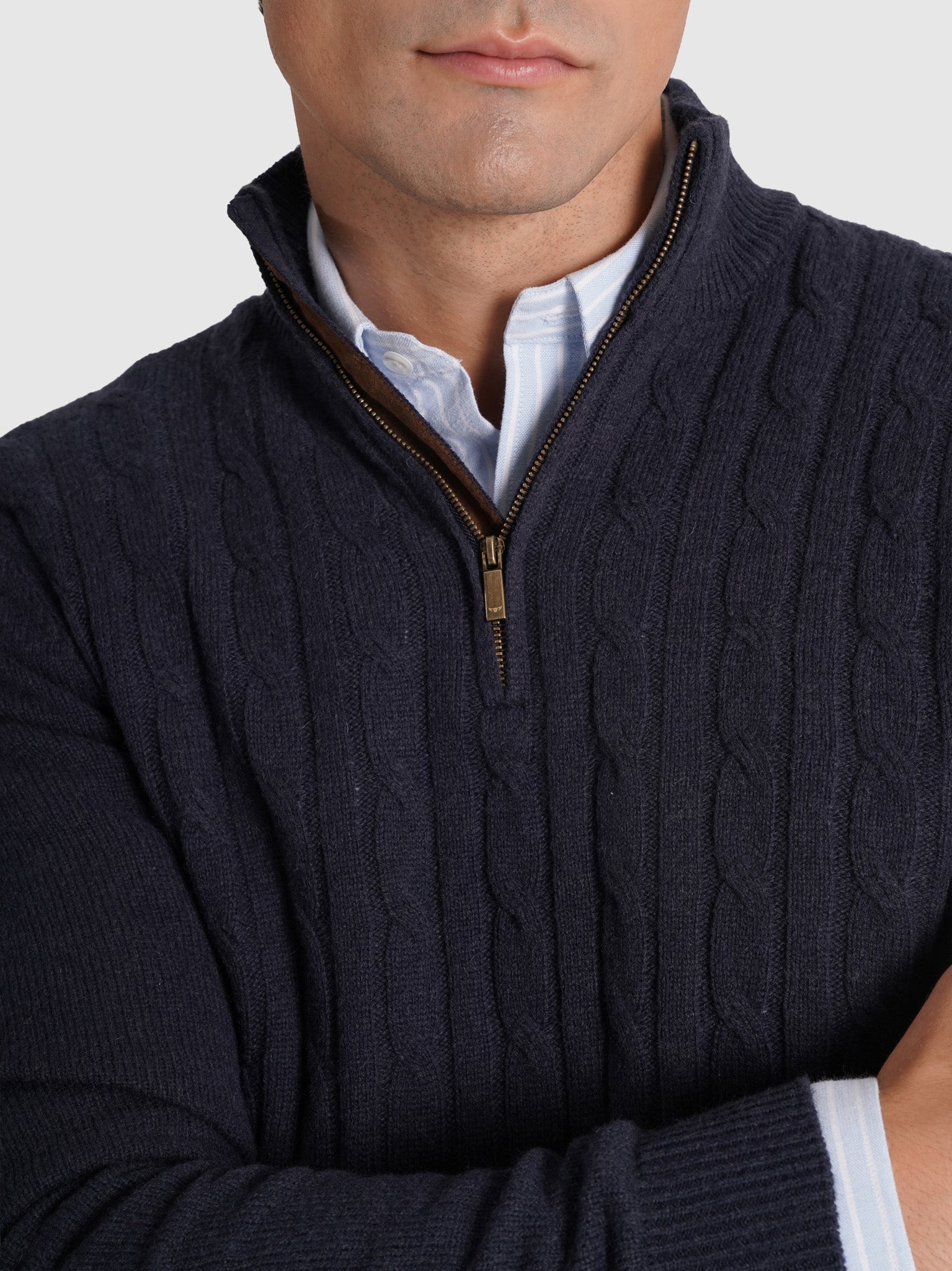 PULLOVER LÃ AZUL COM COTOVELEIRA REGULAR FIT MR. BLUE